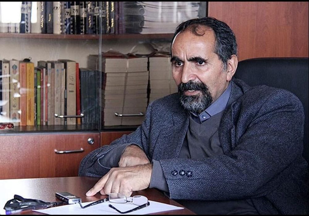 تقی آزاد ازمکی.- نقش طبقه متوسط
