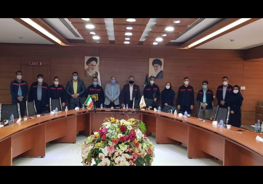 از تلاشگران نمونه فولاد اکسین خوزستان تقدیر شد