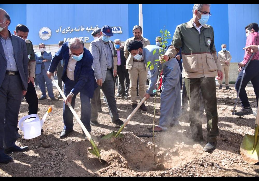 غرس نهال در مجتمع چادرملو