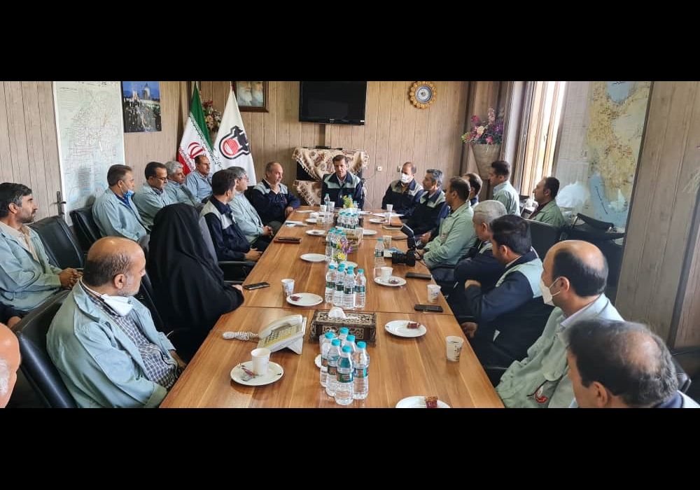ایرج رخصتی در جمع کارکنان ذوب آهن
