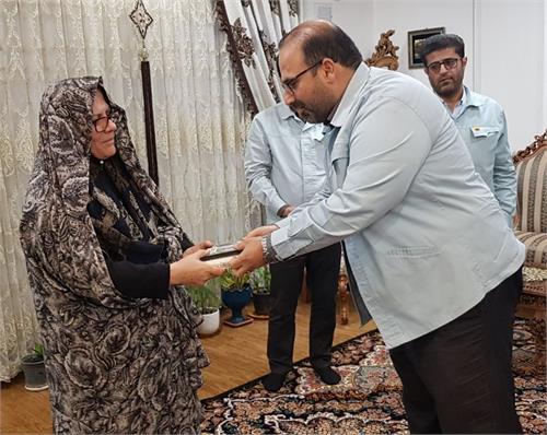 ارزش همـسـران شـهدا کمتر از خود شهیدان نیست