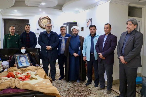 دیدار مدیر عامل فولاد خوزستان با خانواده شهدا
