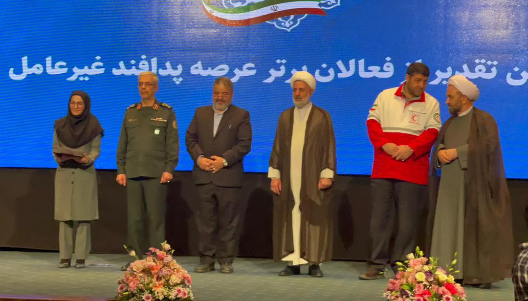 تقدیر از مدیر زیر ساخت چادرملو