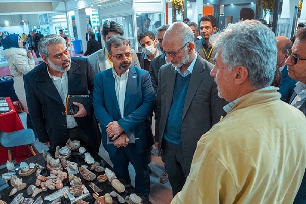 بازدید موثقی نیا از نمایشگاه گوهرسنگ