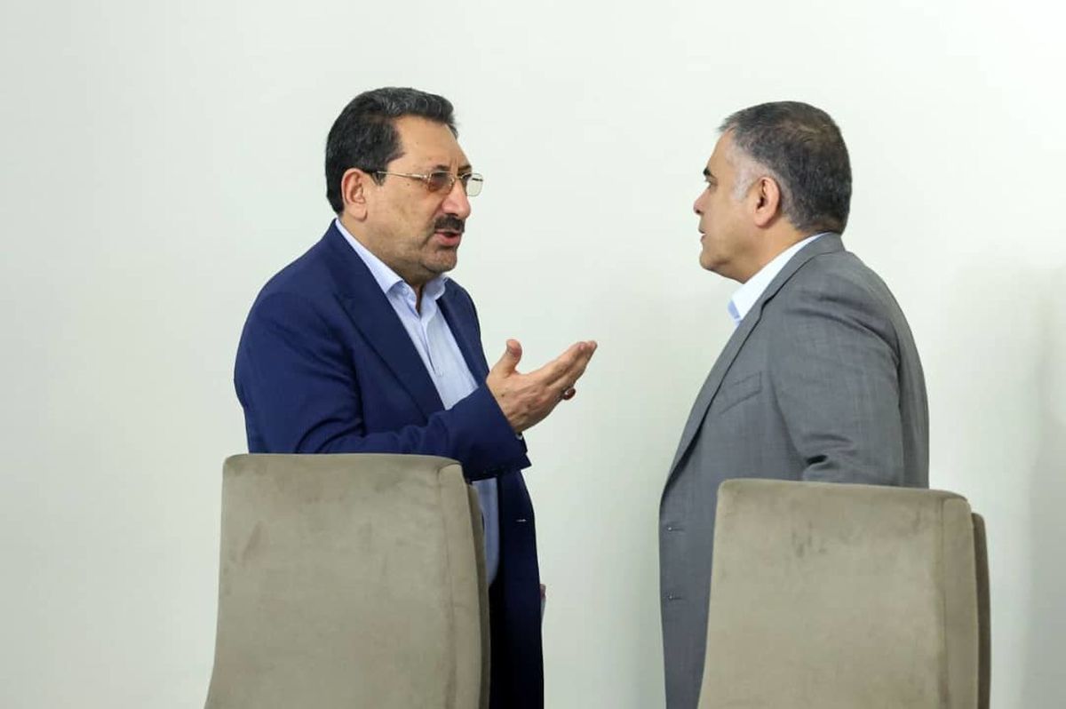 گفتگوی سرپایی وزیر صمت و نفت