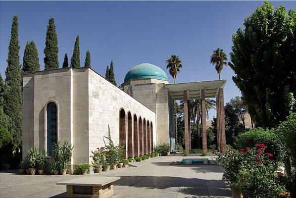 بینش های سیاسی و اقتصادی در گلستان