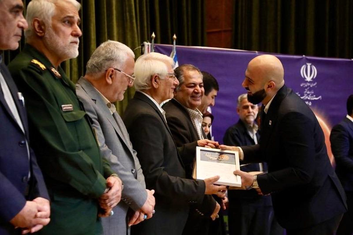 تندیس روابط عمومی به فولاد خوزستان