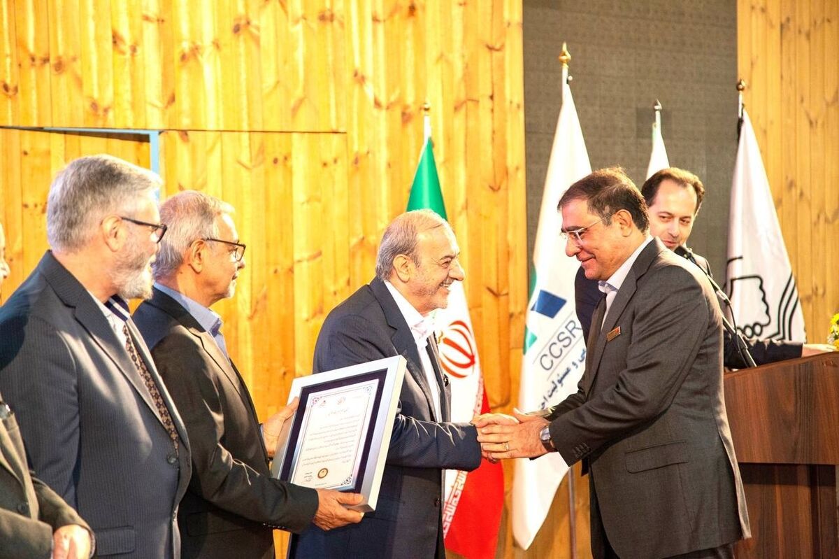درخشش فولاد خوزستان